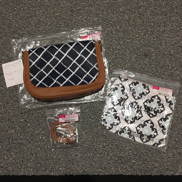 Thirty One Studio Classic Purse, Strap, 2 Flaps - Picture 3 of 4